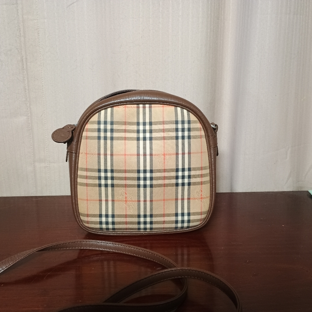 Burberrys Nova Check Shoulder Bag - Picture 2 of 7